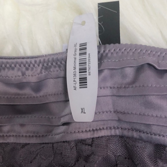 SOLD- Beautiful Lavender Satin & Lace Set - Picture 7 of 8